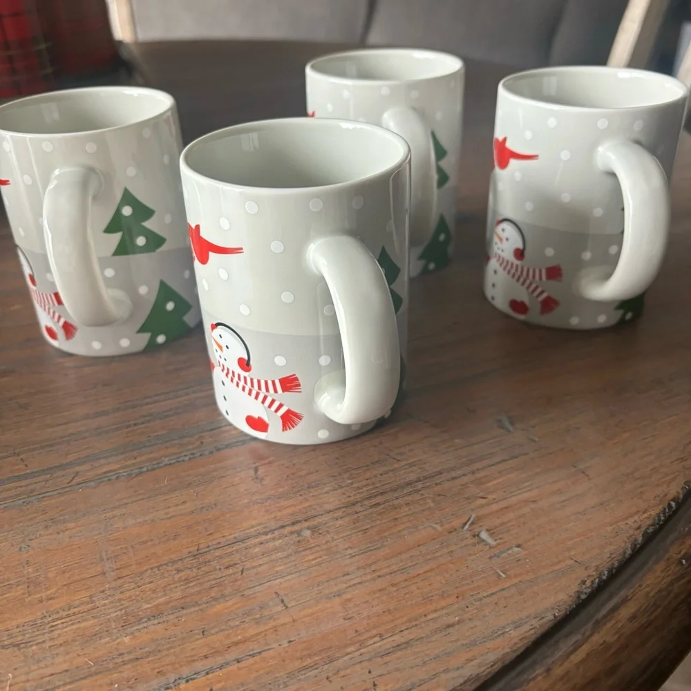 Crate & Barrel set of 4 Joan Anderson 2017 winter snowman ceramic mugs